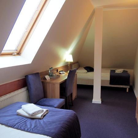 Hotel Awis Kutno Buitenkant foto