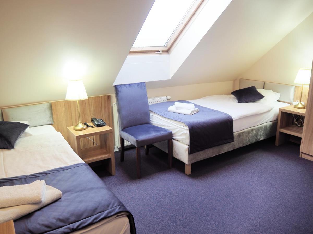 Hotel Awis Kutno Buitenkant foto