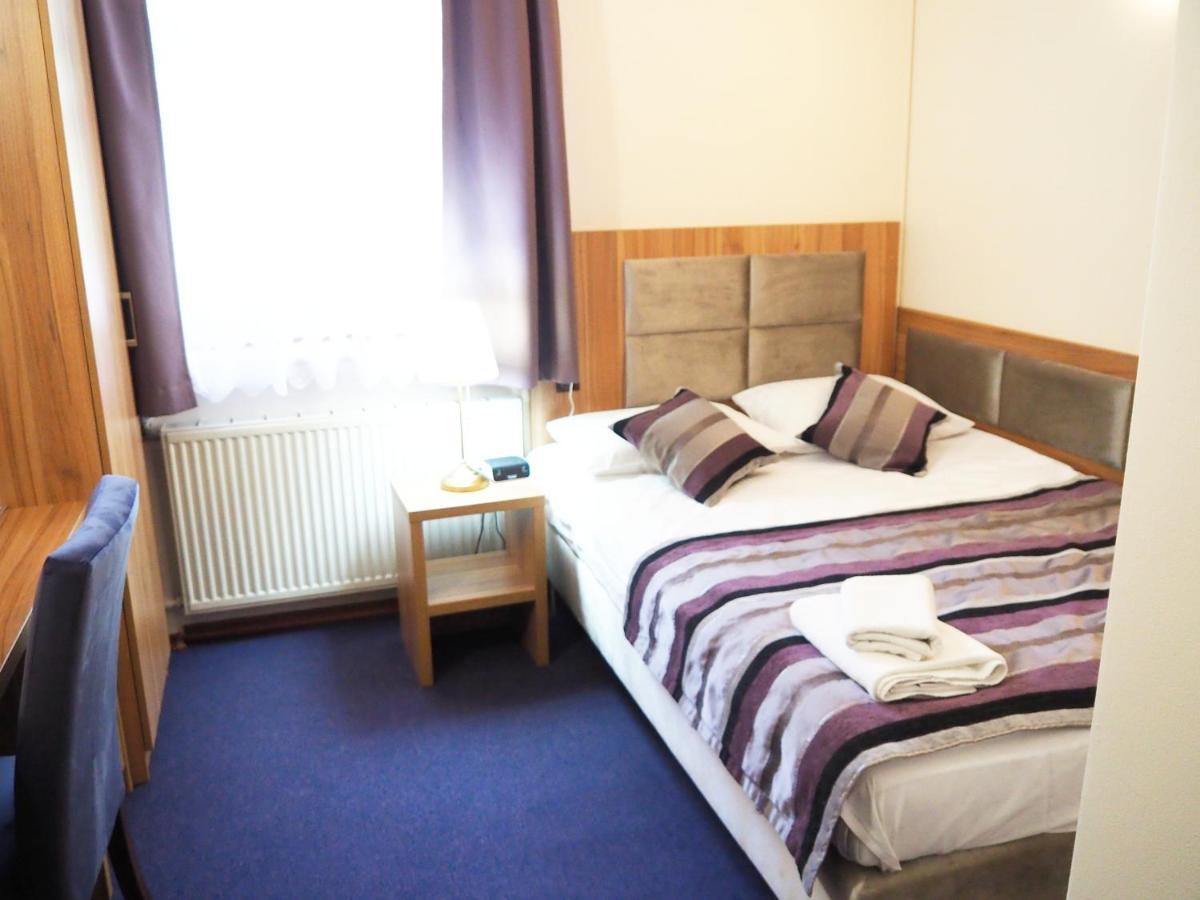 Hotel Awis Kutno Buitenkant foto