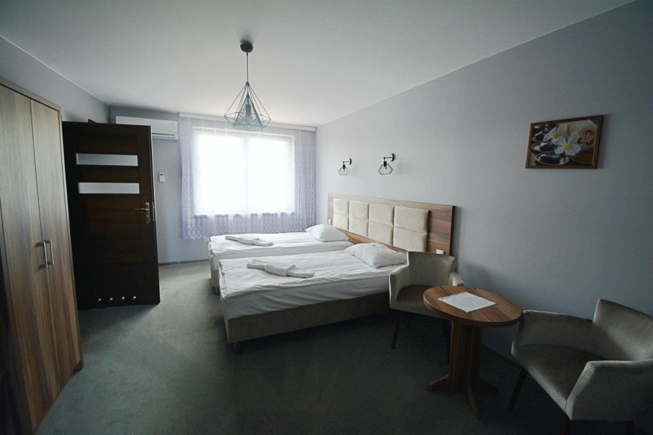 Hotel Awis Kutno Buitenkant foto