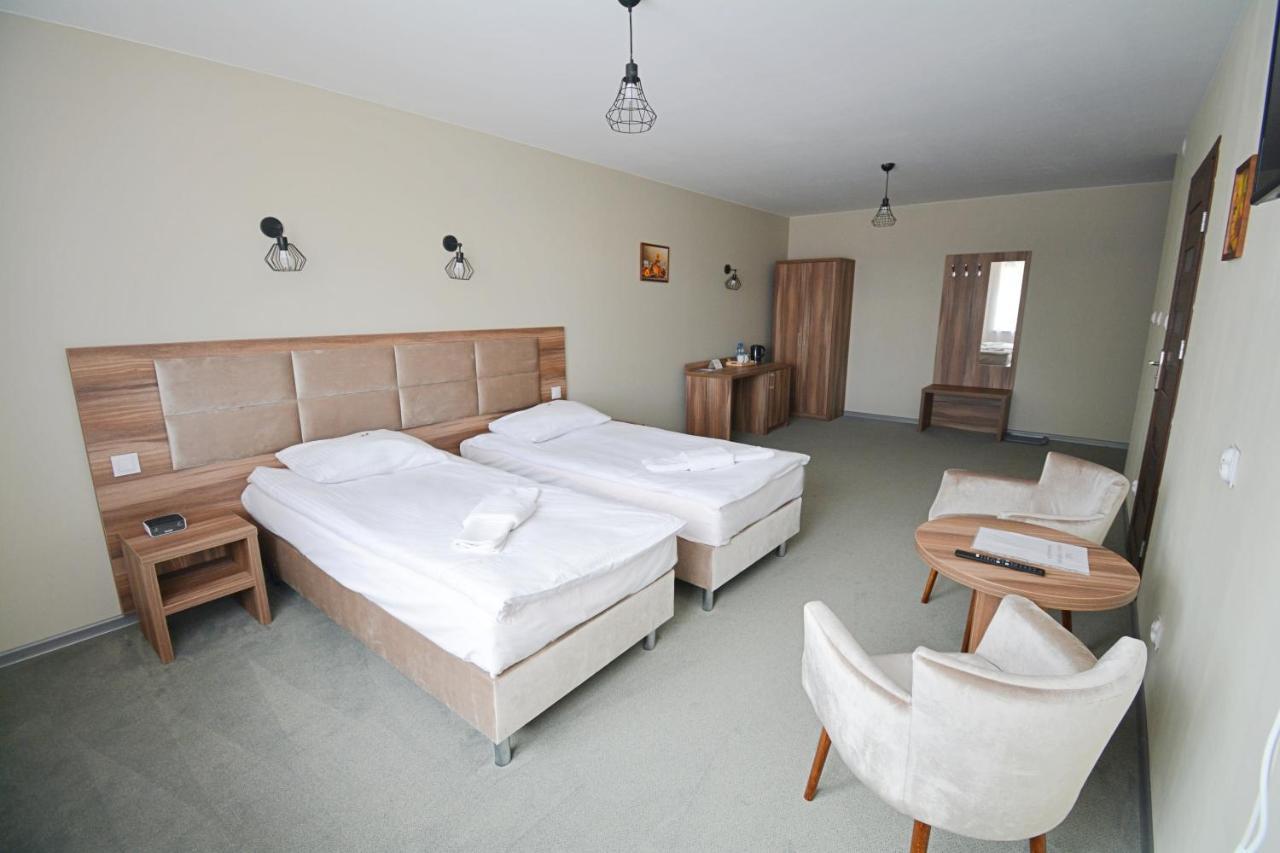 Hotel Awis Kutno Buitenkant foto