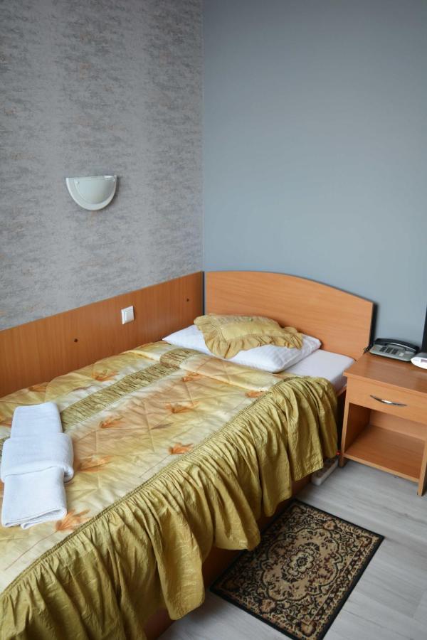 Hotel Awis Kutno Buitenkant foto