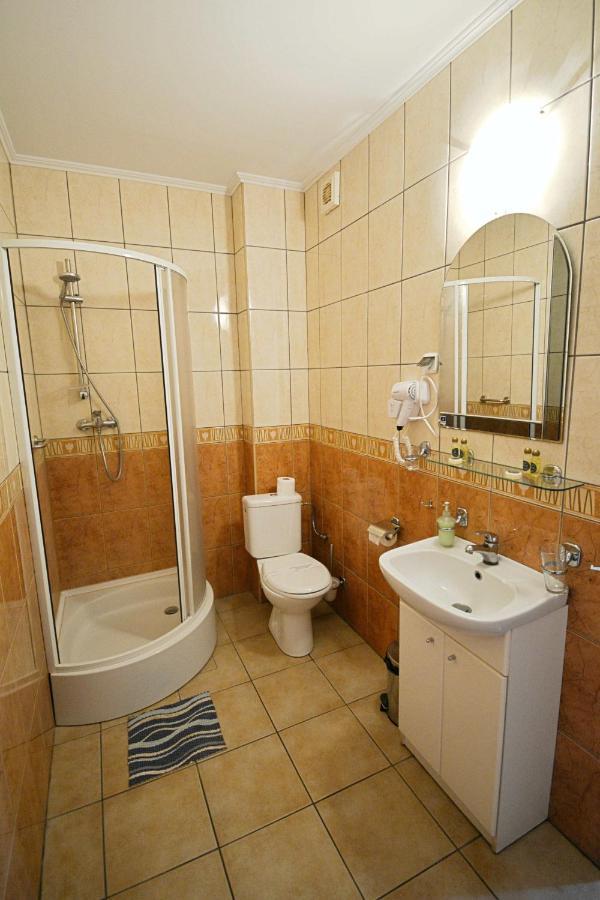Hotel Awis Kutno Buitenkant foto