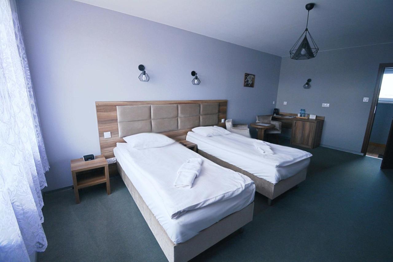 Hotel Awis Kutno Buitenkant foto