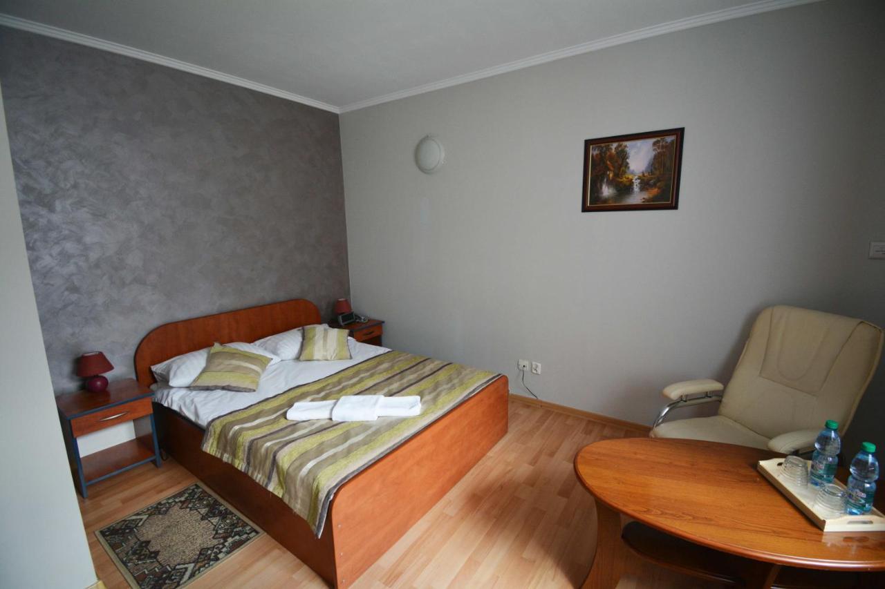 Hotel Awis Kutno Buitenkant foto